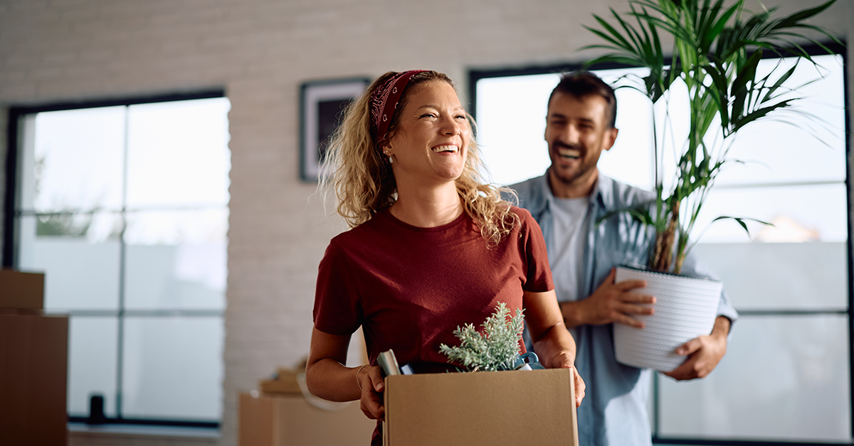 couple-moving-in